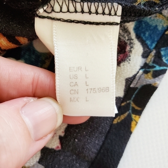 1035 * Unbranded Spaghetti Strap Floral Top with Lace Black Size L - Picture 4 of 9